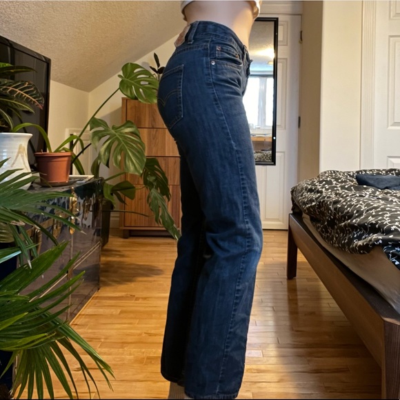 Levi’s Mid-Rise Straight Leg Jean - Picture 2 of 11